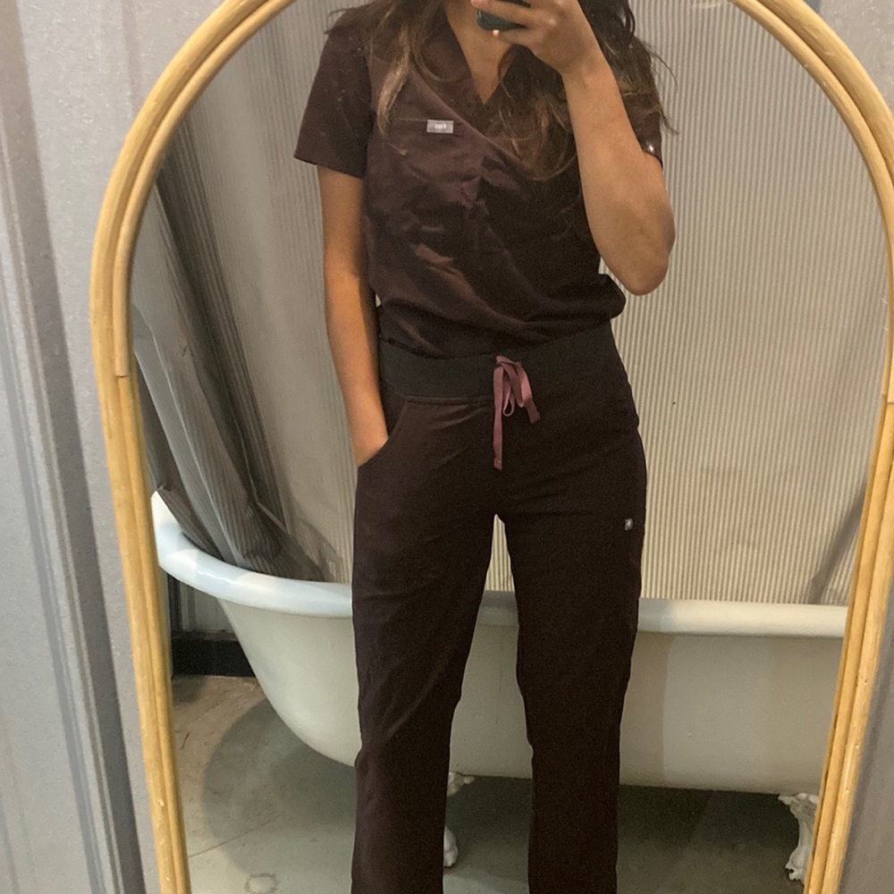 Figs brown scrub set